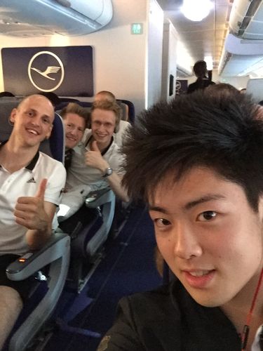 Youngster Qiu Liang macht ein Selfie im Airbus A380 (©Qiu)