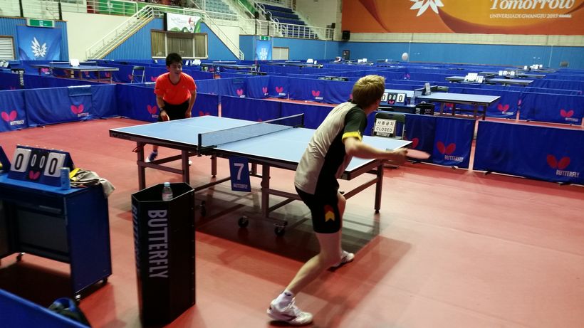 Erste Trainingseinheiten in der Wettkampfhalle mit Qiu Liang (©Flemming)