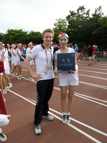 Diese Koreanerin führte das deutsche Team ins Stadion (©Flemming)