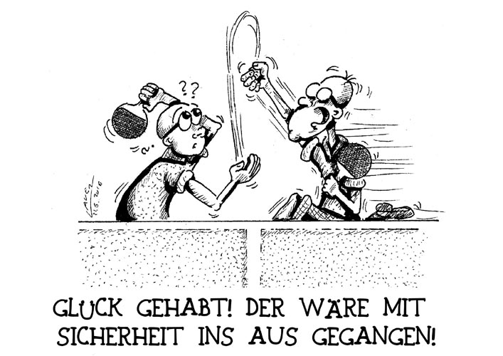 Spieler A ahnt, dass der Ball von Spieler B auf jeden Fall ins Aus geht und fängt ihn auf, damit er nicht so weit laufen muss, um ihn zu holen. Was passiert? (©Laven) ZUR REGEL