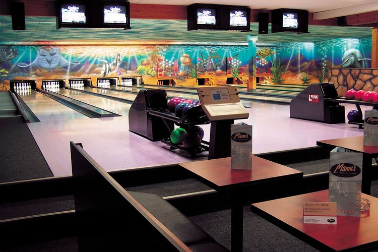 Auch das Abendprogramm lässt sich individuell gestalten, z.B. mit Bowling (©Zugbrücke Grenzau)