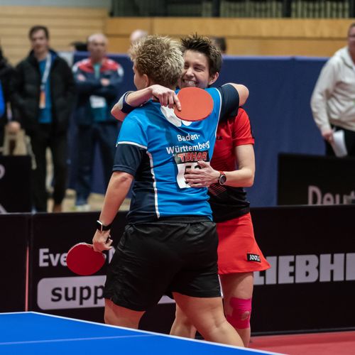 Ein paar Jahre mehr Erfahrung auf dem Buckel haben Jessica Göbel und Tanja Krämer. Die routinierten Damen schafften es bis ins Doppel-Finale, wo sie sich dann eben Mittelham und Winter geschlagen geben mussten. (©Gohlke)