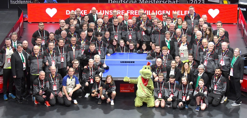 Die zahlreichen Volunteers trafen sich nach den letzten Ballwechseln noch zum Gruppenfoto. (©Gohlke)