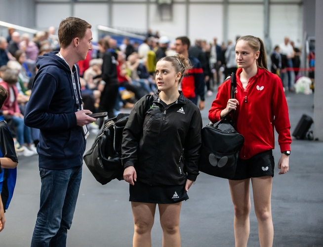 Mia Griesel nach Gold und zweimal Silber im Interview mit myTischtennis.de-Redakteur Fabian Kleintges-Topoll. (©Gohlke)