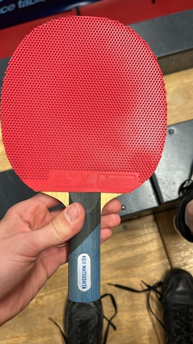 Auf der Rückhand bereitet er seinen Gegnern mit dem Curl P1V Kopfzerbrechen. (©Gohlke)