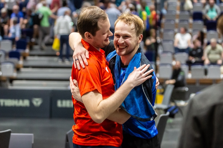 Gemeinsam mit seinem Bruder Frederik, der ihn auch bei seinen internationalen Turnieren zuletzt begleitet hat, freute sich der neue deutsche Meister (©Gohlke)