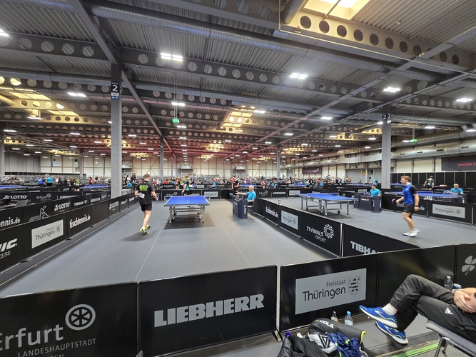 Am ersten Turniertag der TT-Finals in Erfurt stand die Jugend 19 im Fokus der Zuschauer und Aktiven (©Gohlke)