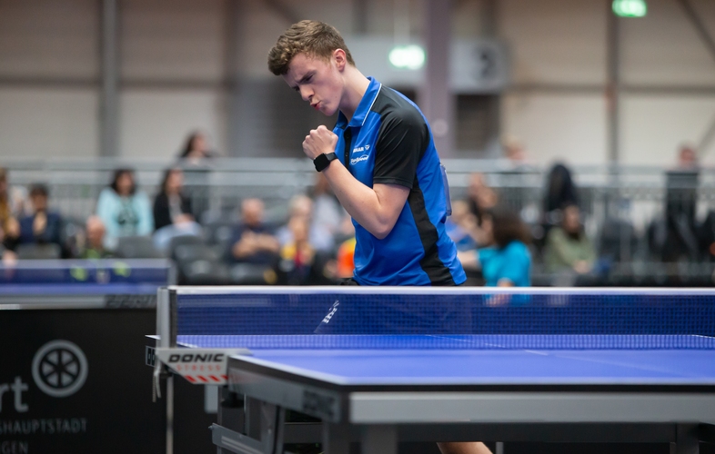 Nachdem Jonas Rinderer in der Gruppenphase des Einzelwettbewerbs überraschend ausgeschieden war, löste sein Zwillingsbruder Fabian das Viertelfinalticket (©Gohlke)