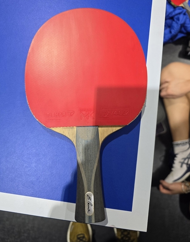 Josephina Neumann schaffte es trotz Verletzung ins Damen-Doppel-Finale. Geholfen haben dabei das Tibhar VS Unlimited und der Hybrid MK auf der Vorhand (©Gohlke)