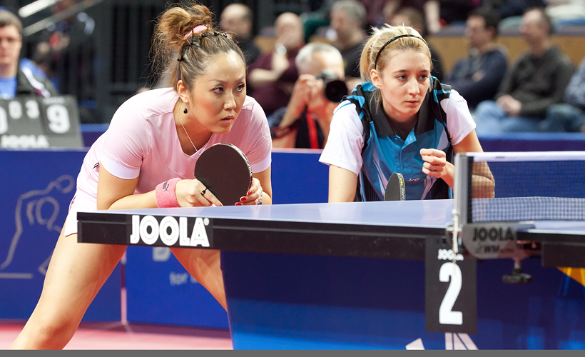 ....während sich Zhenqi Barthel (l.) und Kathrin Mühlbach... (©Fabig)