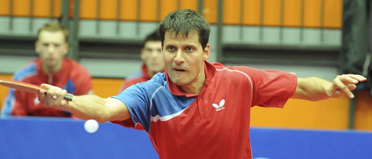 Und wer ist der Halbfinal-Gegner? Russland gegen Schweden lautete das entscheidende Viertelfinalduell und Alexey Smirnov hatte mit Jens Lundquist seine Probleme (©Stosik)