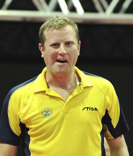 Jens Lundqvist unterliegt dem Ochsenhausener Simon Gauzy.. (©Stosik)