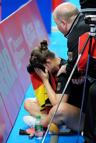 Tränen bei Petrissa Solja am Samstag, dem vorletzten Wettkampftag: Das Turnier war für sie sowohl im Doppel mit Shan als auch im Einzel nach einer Niederlage im Viertelfinale gegen die spätere Finalistin Li Jie beendet. (©Stosik)