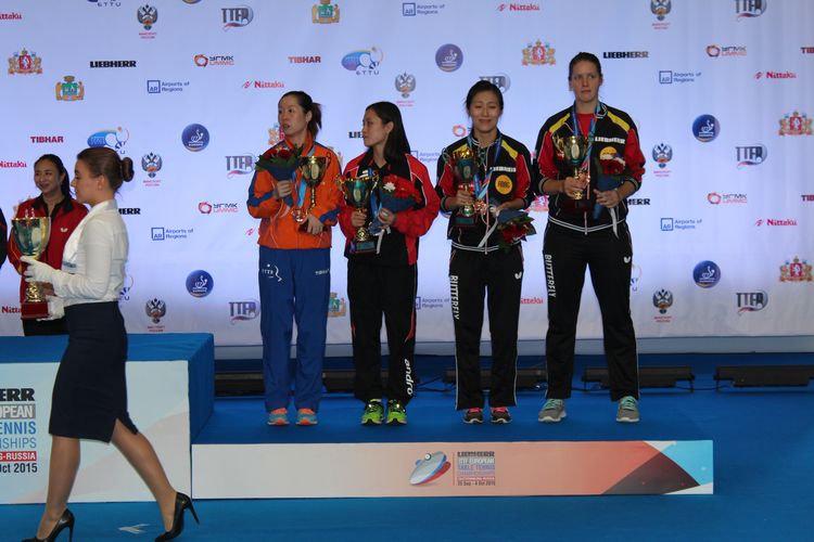 Aus deutscher Sicht waren auch Irene Ivancan und Han Ying vertreten: Für sie gab es Pokale und die Bronzemedaille für den dritten Platz im Damen-Doppel. (©Koch)