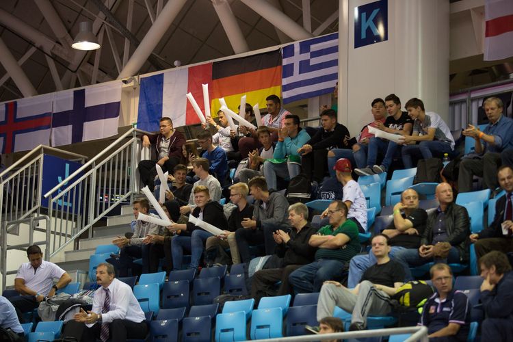 In der Halle fand man allerdings keine Außerirdischen, dafür erfreulich viele Zuschauer für den ersten Qualifikationstag (©Fabig)