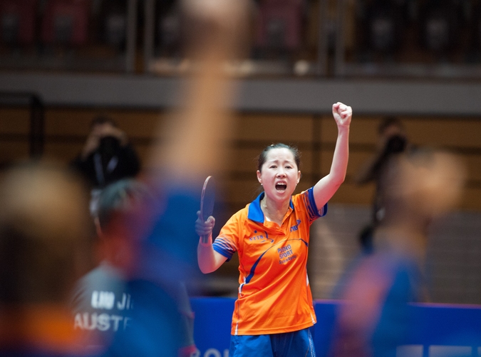 Li Jie holte nach fünf Sätzen den ersten Punkt gegen Liu Jia (©Stosik)