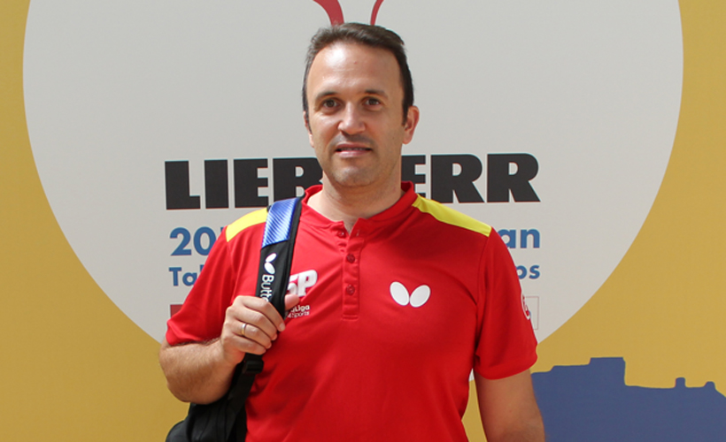 Victor Sanchez, Trainer der Spanier, tippt auf Marcos Freitas und Han Ying. (©Koch)