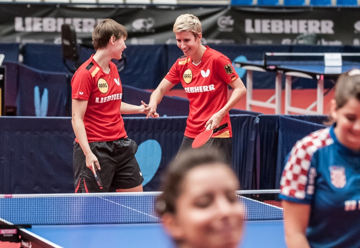 ... Nina Mittelham und Kristin Lang. Wobei auch deren Gegnerinnen nicht ganz unglücklich dreinschauen. (©Gohlke)