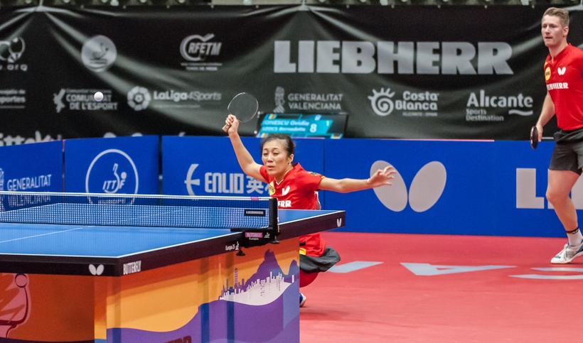 Jedoch trafen sie da auf das starke defensive Duo Han Ying/Ruwen Filus, das vollen Einsatz zeigte. (©Gohlke)
