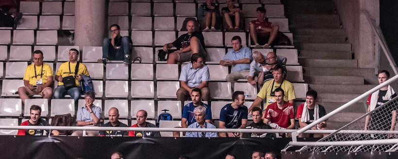 Ein paar gesetzte Spieler sowie der deutsche Co-Trainer Lars Hielscher und Sportdirektor Richard Prause beobachteten das Geschehen allerdings bereits sehr konzentriert (©Gohlke)