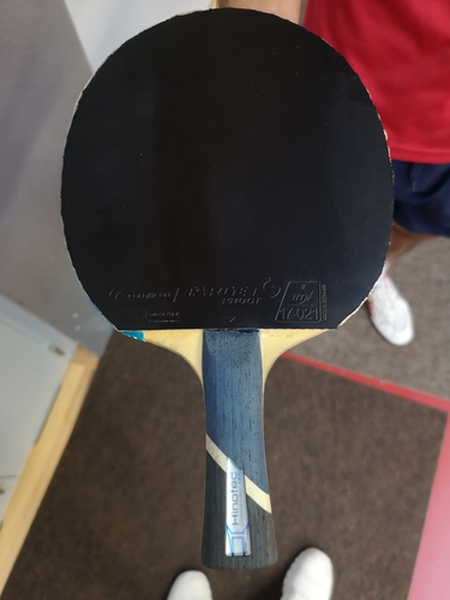 Der Franzose Can Akkuzu spielt das Holz Cornilleau Hinotec OFF und auf der Vorhand den Cornilleau Target PRO GT... (©Gohlke)