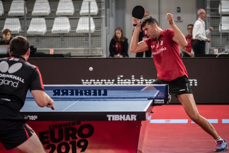 Es ging um den Gruppensieg und in vielen Gruppen standen wahre Endspiele an - wie auch zwischen Weißrussland und England. Vladimir Samsonov gewann zwar gegen Paul Drinkhall... (©Gohlke)