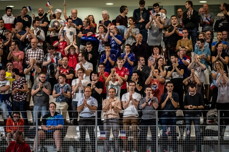 Die meisten Zuschauer hielt es am Donnerstag allerdings nicht auf ihren Sitzen, weil auch wichtige Spiele der französischen Teams anstanden. Aber dazu später... (©Gohlke)