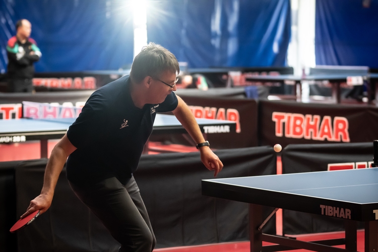 ITTF-Präsident Thomas Weikert spielt sich hinter den Kulissen schon einmal warm fürs Finale. Und wir sind auch mächtig gespannt auf den letzten Turniertag. (©Gohlke)