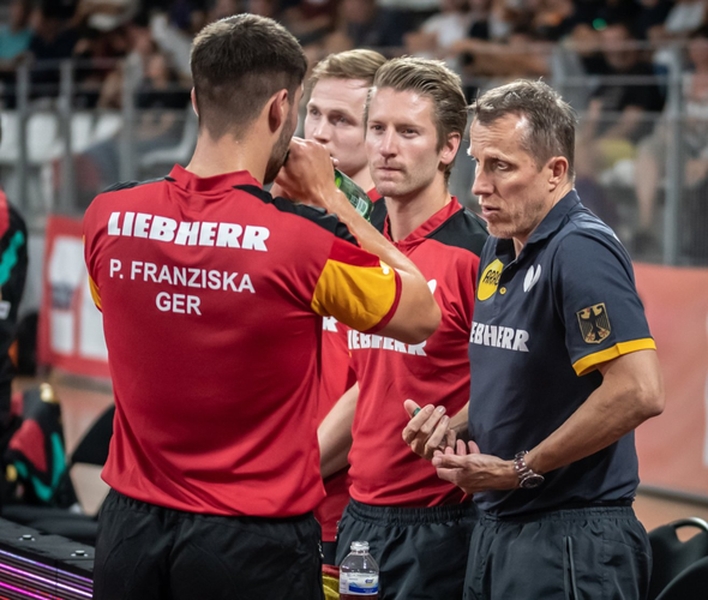 ...Patrick Franziska. Auch die in diesem Jahr besonders starke Nummer drei der Deutschen konnte sich auf die Erfahrung von Jörg Roßkopf verlassen... (©Gohlke)