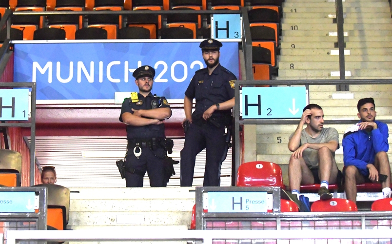 Eingreifen mussten die Polizisten jedenfalls nicht. Es blieb friedlich. (© Gohlke)
