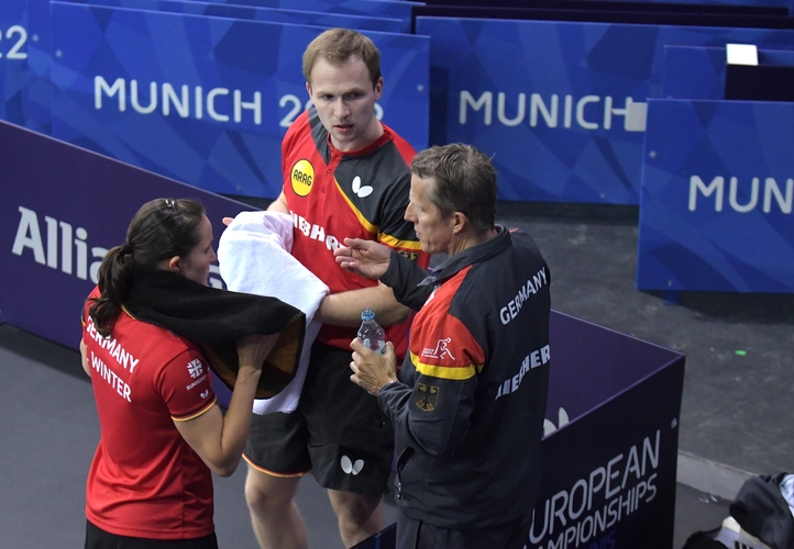 Deutlich mehr Probleme bereiteten den beiden später die Slowaken Barbora Balazova und Lubomir Pistej, die letztjährigen Finalisten. Der Rat von Herren-Bundestrainer Jörg Roßkopf verhalf Duda und Winter nicht zum Sieg. (©Gohlke)
