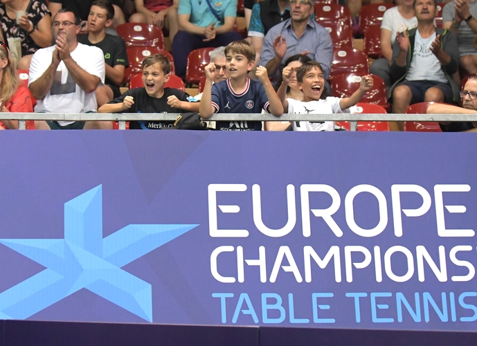 Am Samstag war es in München endlich so weit: Auch die Tischtennis-Europameisterschaft 2022 wurde eingeläutet. Und die Zuschauer waren von Anfang an lautstark dabei! (©Gohlke)