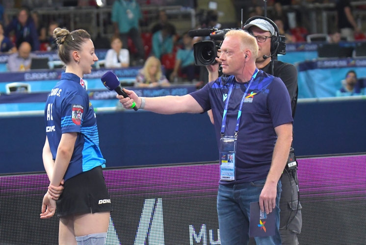 "Ich habe keine Worte. So wollte ich nicht gewinnen. Es ist so schade für Nina, dass sie sich in einem Finale verletzt. Sie hat den Titel genauso verdient