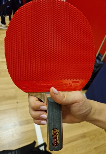 Auf der Vorhandseite spielt sie mit dem Nittaku Moristo SP (©Gohlke)