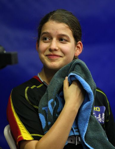 Beginnen wir die Reise in die Vergangenheit mit dieser jungen Dame, hier eine Aufnahme von der Jugend-EM 2008 in Italien, wo die damals 14-Jährige zwei Goldmedaillen (Einzel und Doppel) gewann. Eine Idee? (©Roscher)