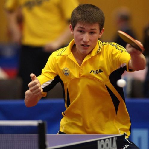 Ein junger Schwede mit einem Angriffsball bei den German Youth Open 2008 in Seligenstadt. (©Roscher)