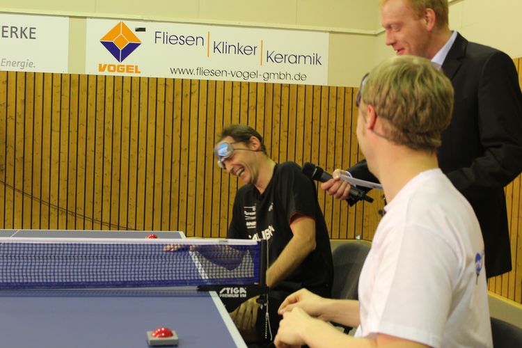 Neben dem Wettkampf darf auch der Spaß nicht fehlen. Jean-Michel Saive erfreut das ganze Team mit seinen Witzen (©Schäbitz)