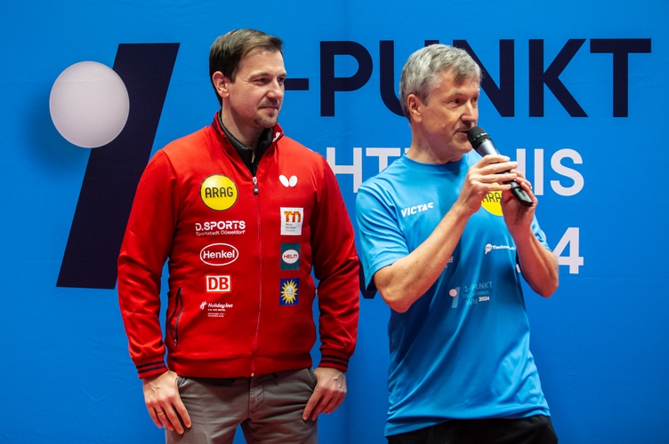 Als kleine Überraschung kam Timo Boll in der Halle vorbei und beantwortete Fragen von Borussia-Manager Preuß sowie von Zuschauern (©Gohlke)