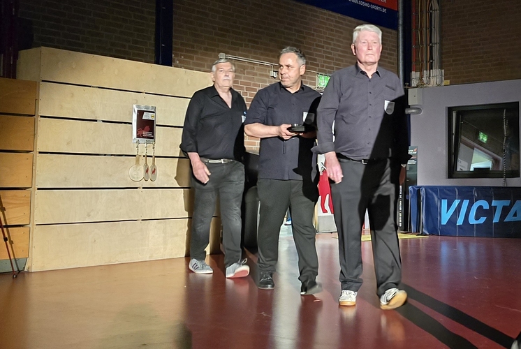 Doch zurück zum Sportlichen: Vor dem Achtelfinale wurden sowohl die Schiedsrichter... (©Gohlke)
