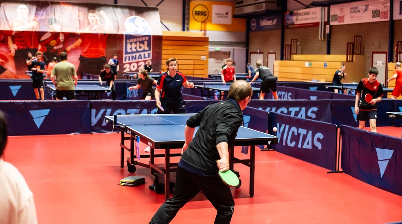 Wie im vergangenen Jahr wurde wieder in zwei Hallen gespielt: im ARAG-CenterCourt... (©Gohlke)