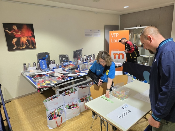 Bei der großen Tombola wurden 200 Preise verlost (©Gohlke)