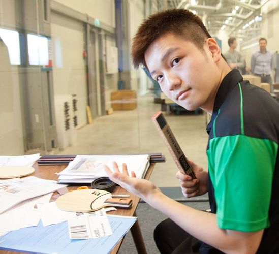 Fan Zhendong will jetzt auch mit anpacken (©STIGA)