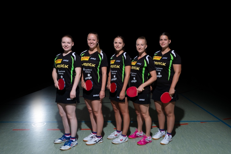 Eine gute Figur gibt bisher Aufsteiger TSV Langstadt in der Liga ab, mit einem ausgeglichenen Spielverhältnis rangieren die Hessen auf Platz vier der Tabelle. Auf dem Foto sind v. l. n. r. zu sehen: Anne Bundesmann, Janina Kämmerer, Alena Lemmer, Monika Pietkiewicz und Petrissa Solja (©Erdmann)