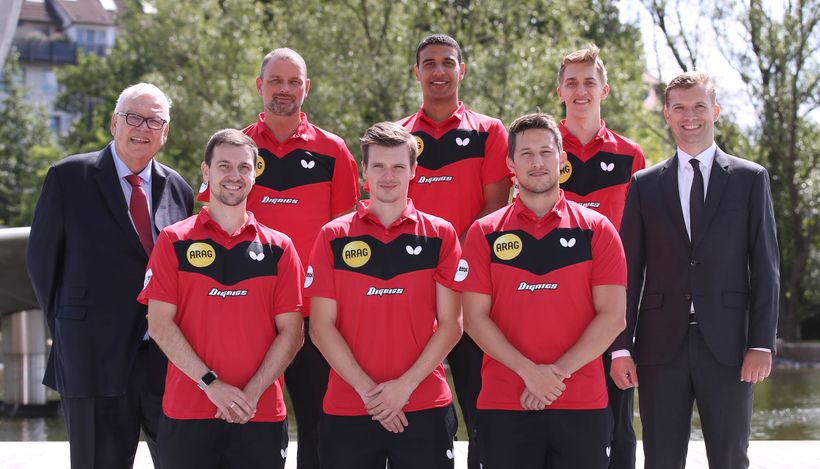 Die Rekordmeister von Borussia Düsseldorf. Vorne links: Timo Boll, Ricardo Walther und Kristian Karlsson. Hinten links: Trainer Danny Heister, Omar Assar, Anton Källberg. (©Anke Hesse)