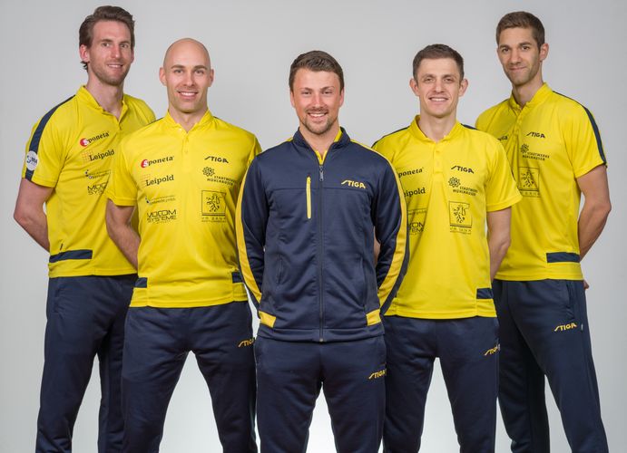 Steffen Mengel, Daniel Habesohn, Coach Erik Schreyer, Ovidiu Ionescu und Lubomir Jancarik (v.l.n.r.) schafften mit dem Post SV Mühlhausen kürzlich doch noch den Sprung ins Champions-League-Viertelfinale. (©Christian Habel)