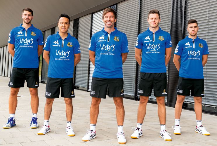 Zu guter Letzt das Mannschaftsfoto des Titelverteidigers 1. FC Saarbrücken (v.l.n.r.): Patrick Franziska, Shang Kun, Trainer Slobodan Grujic, Tomas Polansky und Darko Jorgic. (©Verein)