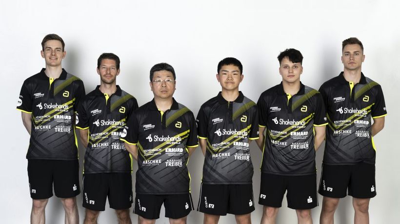 Kilian Ort, Bastian Steger, Cheftrainer Koji Itagaki, Akito Itagaki, Maksim Grebnev und Filip Zeljko vom TSV Bad Königshofen. (©Verein)