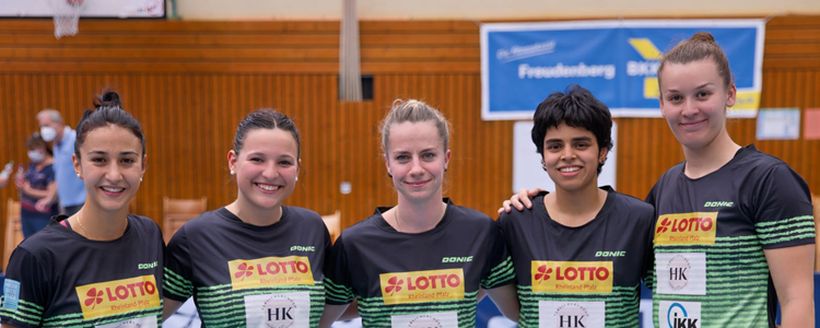 Giorgia Piccolin, Anastasia Bondareva, Karolina Mynarova, Archana Girish Kamath und Katerina Tomanovska schlagen für die TTG Bingen/Münster-Sarmsheim auf. Es fehlt: Mie Skov. (©Verein).