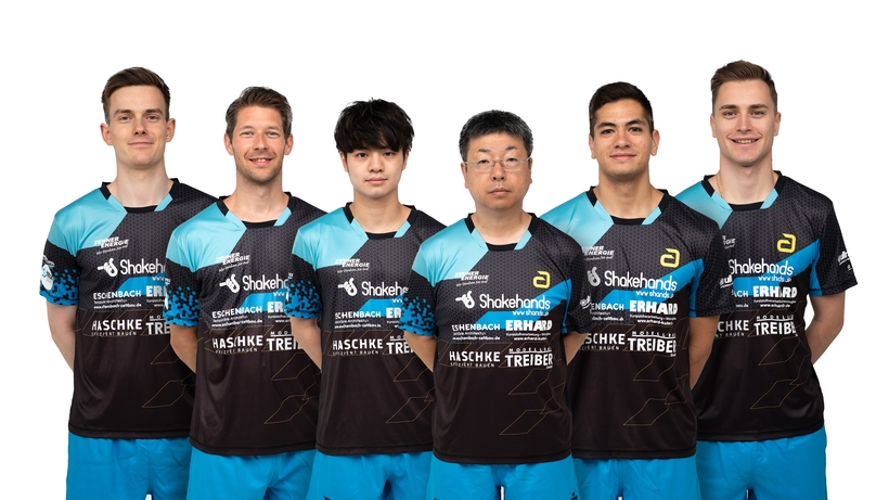 Kilian Ort, Bastian Steger, Yukiya Uda, Cheftrainer Koji Itagaki, Martin Allegro und Filip Zeljko vom TSV Bad Königshofen. (©Verein)