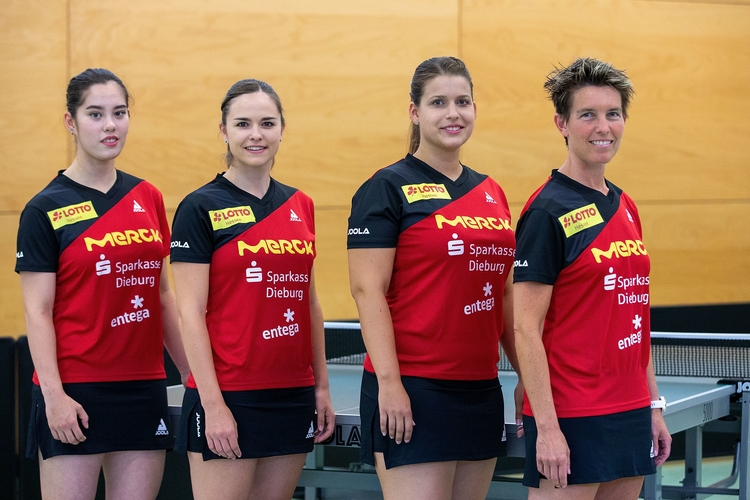 Der TSV Langstadt ohne Neuzugang Minnie Soo und Chantal Mantz. Franziska Schreiner, Alena Lemmer, Petrissa Solja und Tanja Krämer. (©Verein)